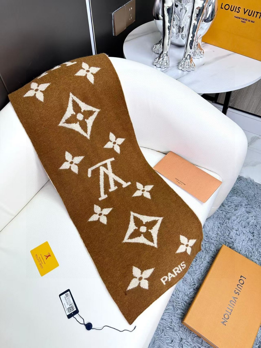  爆款上新 ！2024年最新情侣款👍👍LV 独家牛货🐂  奢华尽在尺寸之间，高端品质‼️具有超高羊绒品质