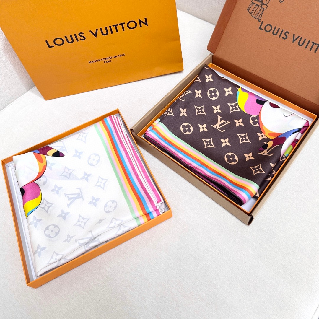  LV x TM SUPERFLAT 90 方巾
【18mm顶级真丝双面同色丝巾】
桑蚕丝方巾出自路易威