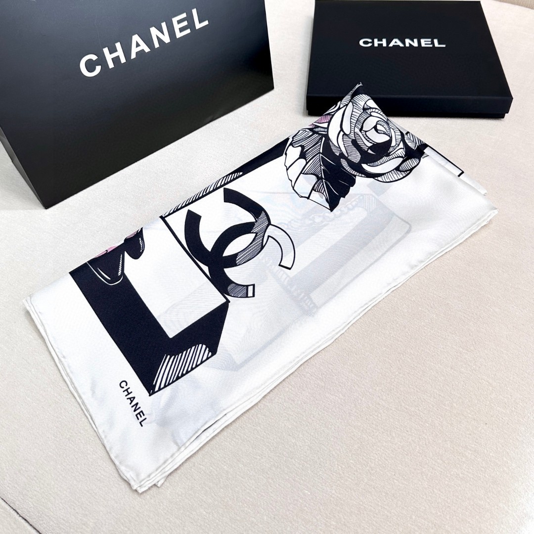   上新Chanel💞简洁大方！精简时髦，品质感很显好！好搭到上瘾的丝巾！带着不显山不露水的简约气质，现
