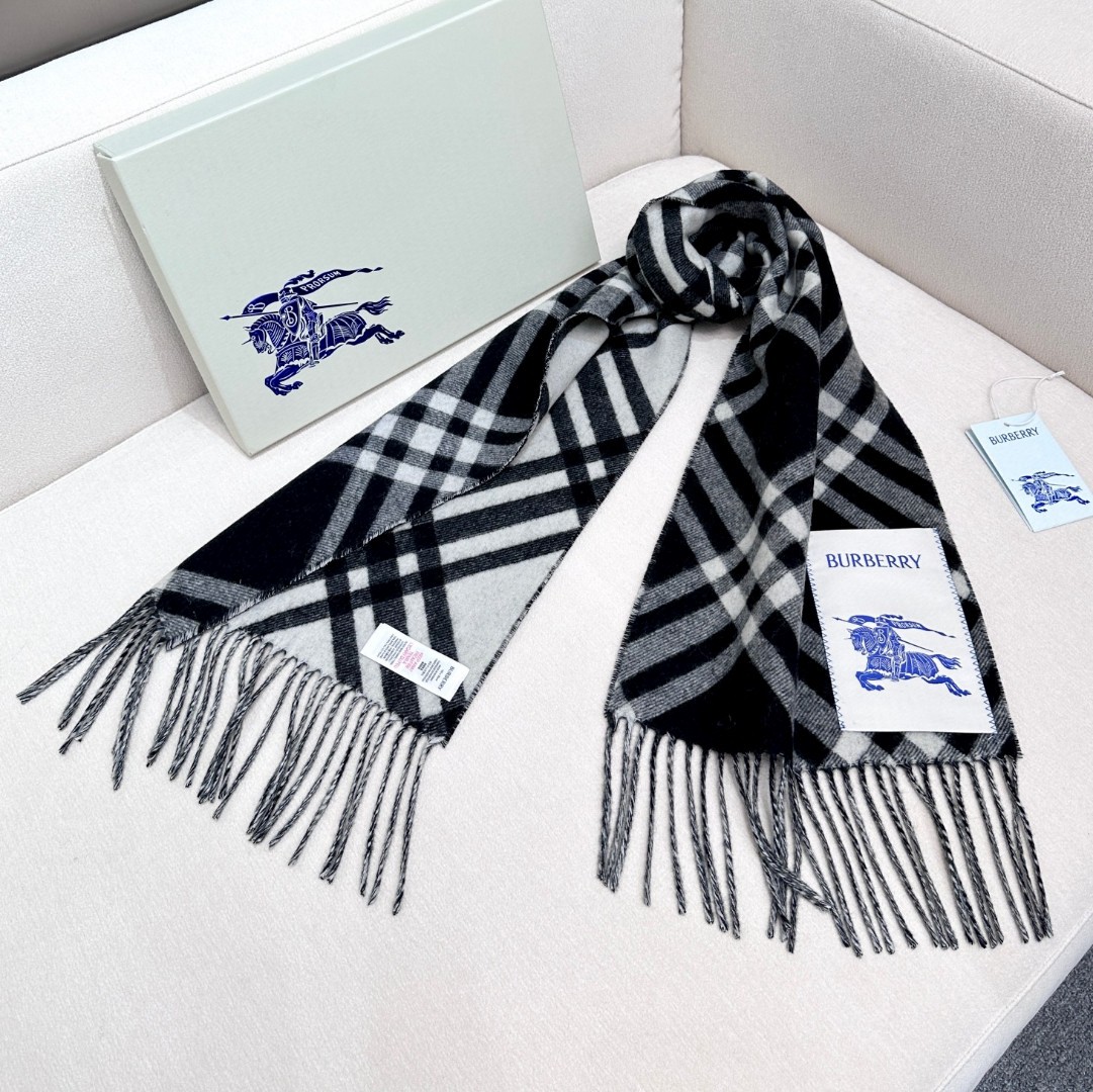   2024年爆款到！ 🆕Burberry · 巴宝莉格子围巾❗️好看的要疯掉了，太有型太有魅力了❗️❗