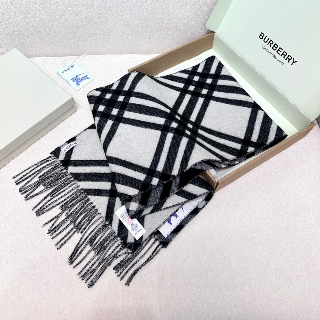   2024年爆款到！ 🆕Burberry · 巴宝莉格子围巾❗️好看的要疯掉了，太有型太有魅力了❗️❗