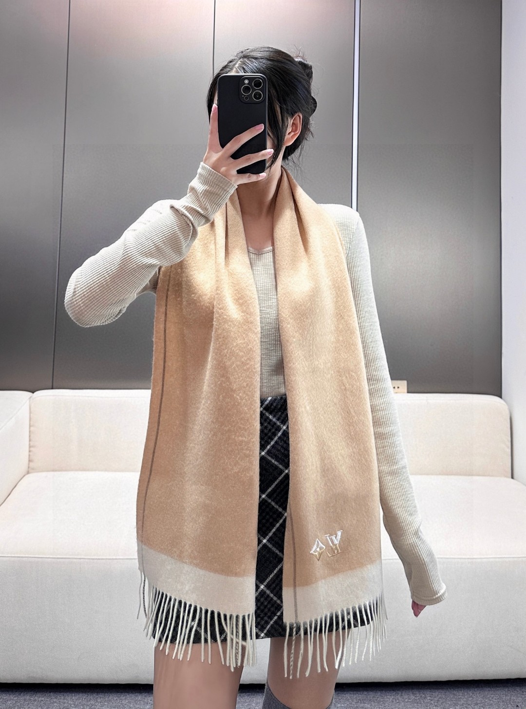   怒赞自留，难得的高端女款‼️家属福利‼️LV非常正的男女围巾~面料大爱，非常柔软细腻舒服，‼️大气简