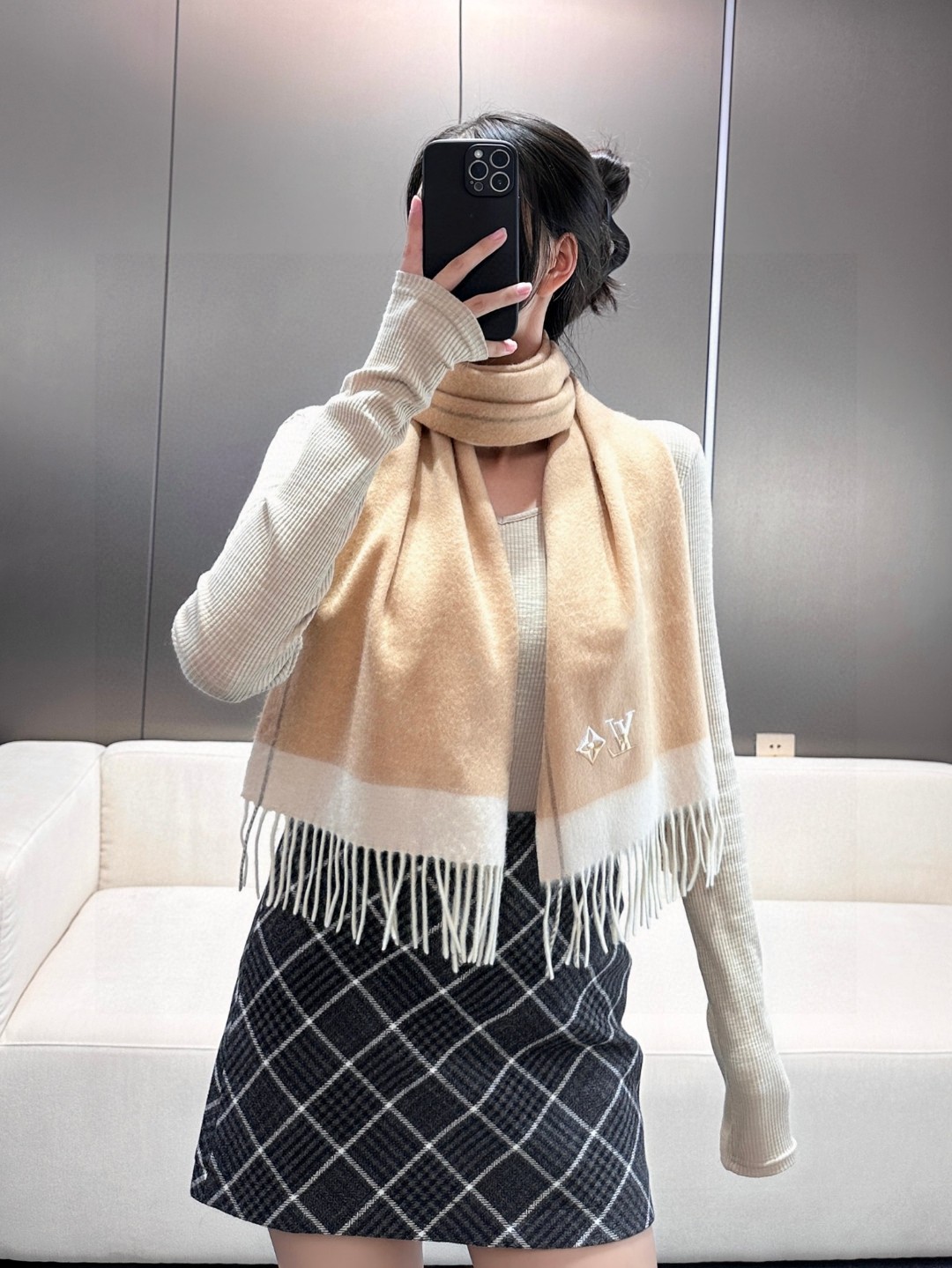   怒赞自留，难得的高端女款‼️家属福利‼️LV非常正的男女围巾~面料大爱，非常柔软细腻舒服，‼️大气简