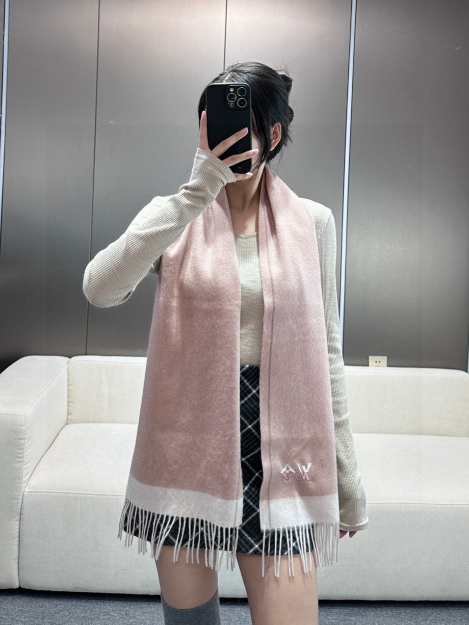   怒赞自留，难得的高端女款‼️家属福利‼️LV非常正的男女围巾~面料大爱，非常柔软细腻舒服，‼️大气简