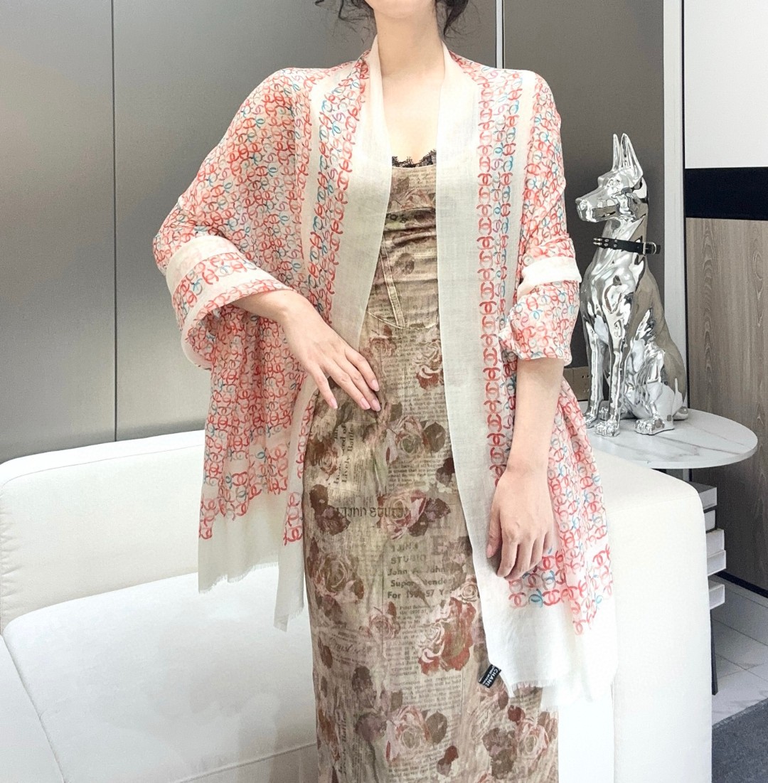    2025年香奈儿秋冬提前上新，美女都爱此款
超级有腔调！！！】谁懂这种秋冬调性的美啊？！！！这款小