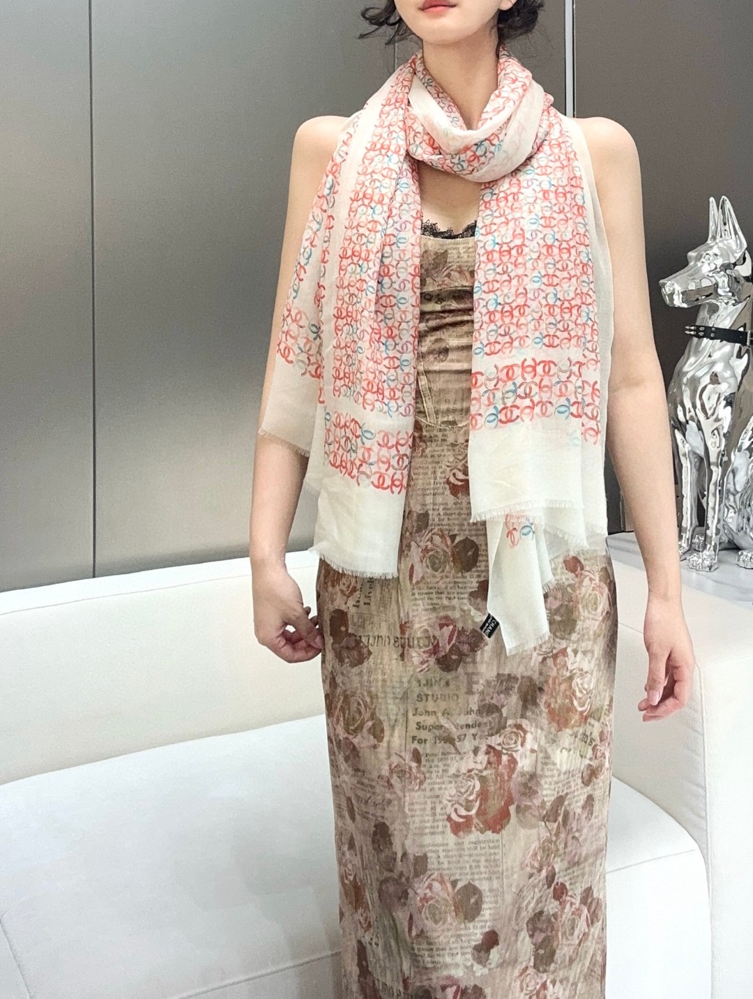    2025年香奈儿秋冬提前上新，美女都爱此款
超级有腔调！！！】谁懂这种秋冬调性的美啊？！！！这款小