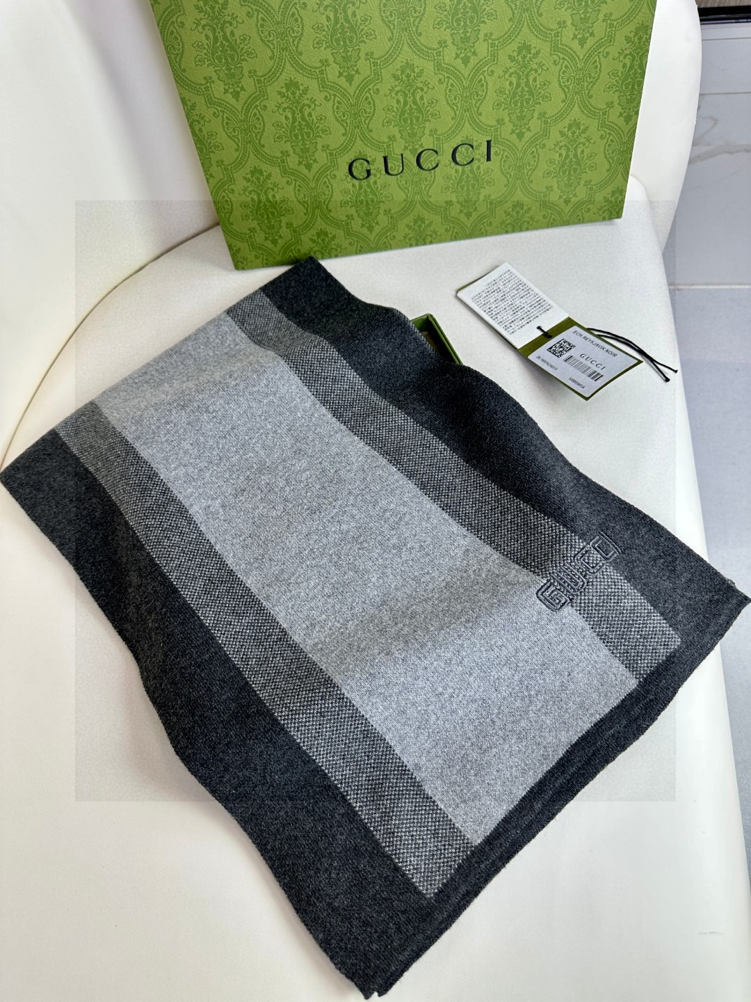  GUCCI 爆款上新 高端男士围巾👍【经典条纹】独家牛货🐂  简单的Logo，体现出高品味 冬季必备！