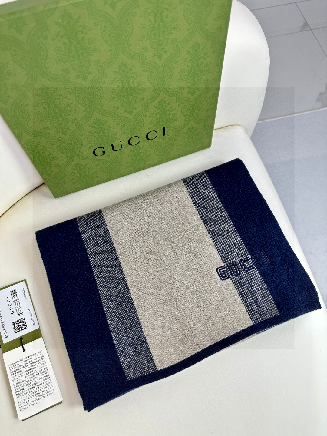  GUCCI 爆款上新 高端男士围巾👍【经典条纹】独家牛货🐂  简单的Logo，体现出高品味 冬季必备！