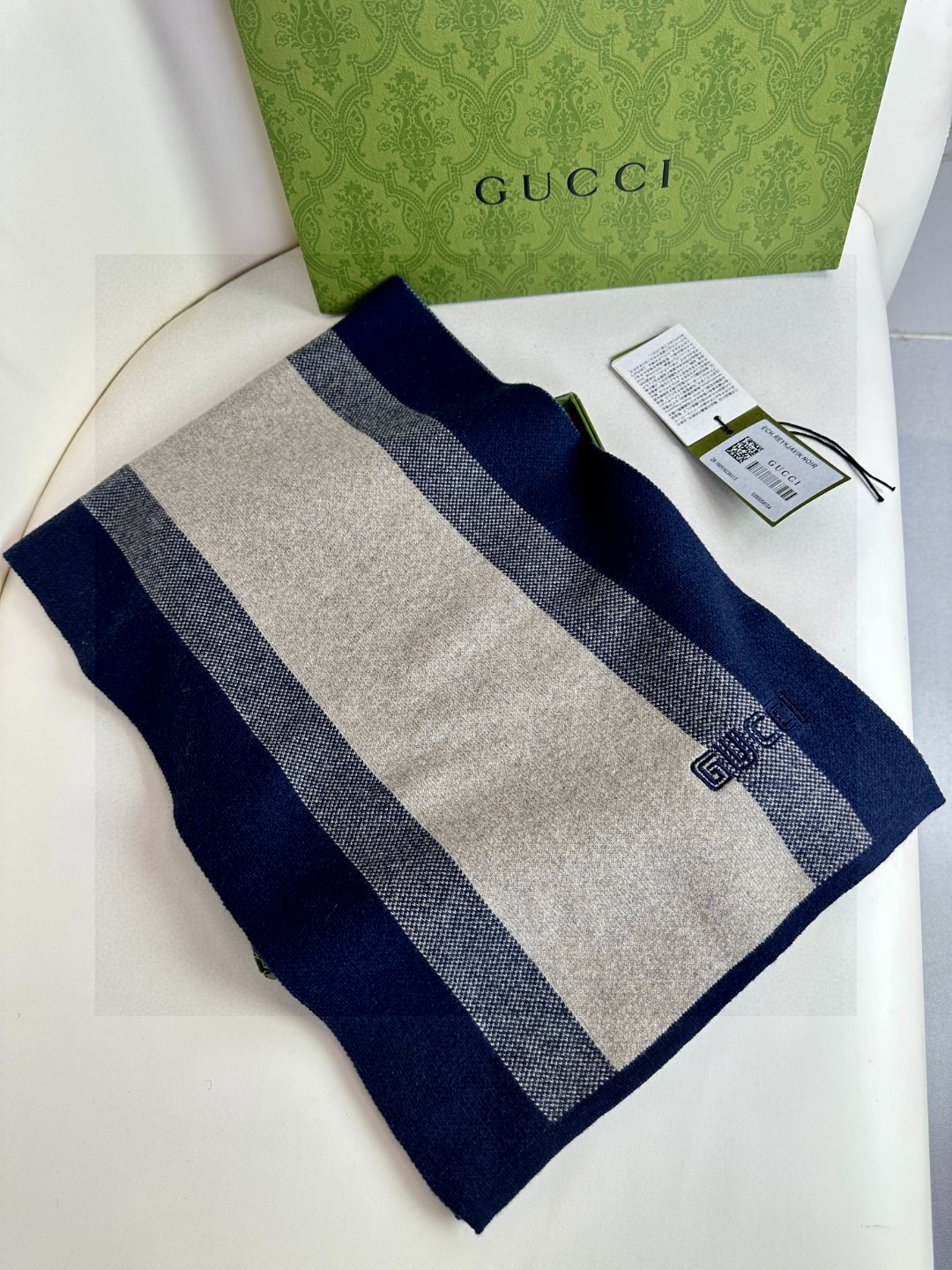  GUCCI 爆款上新 高端男士围巾👍【经典条纹】独家牛货🐂  简单的Logo，体现出高品味 冬季必备！