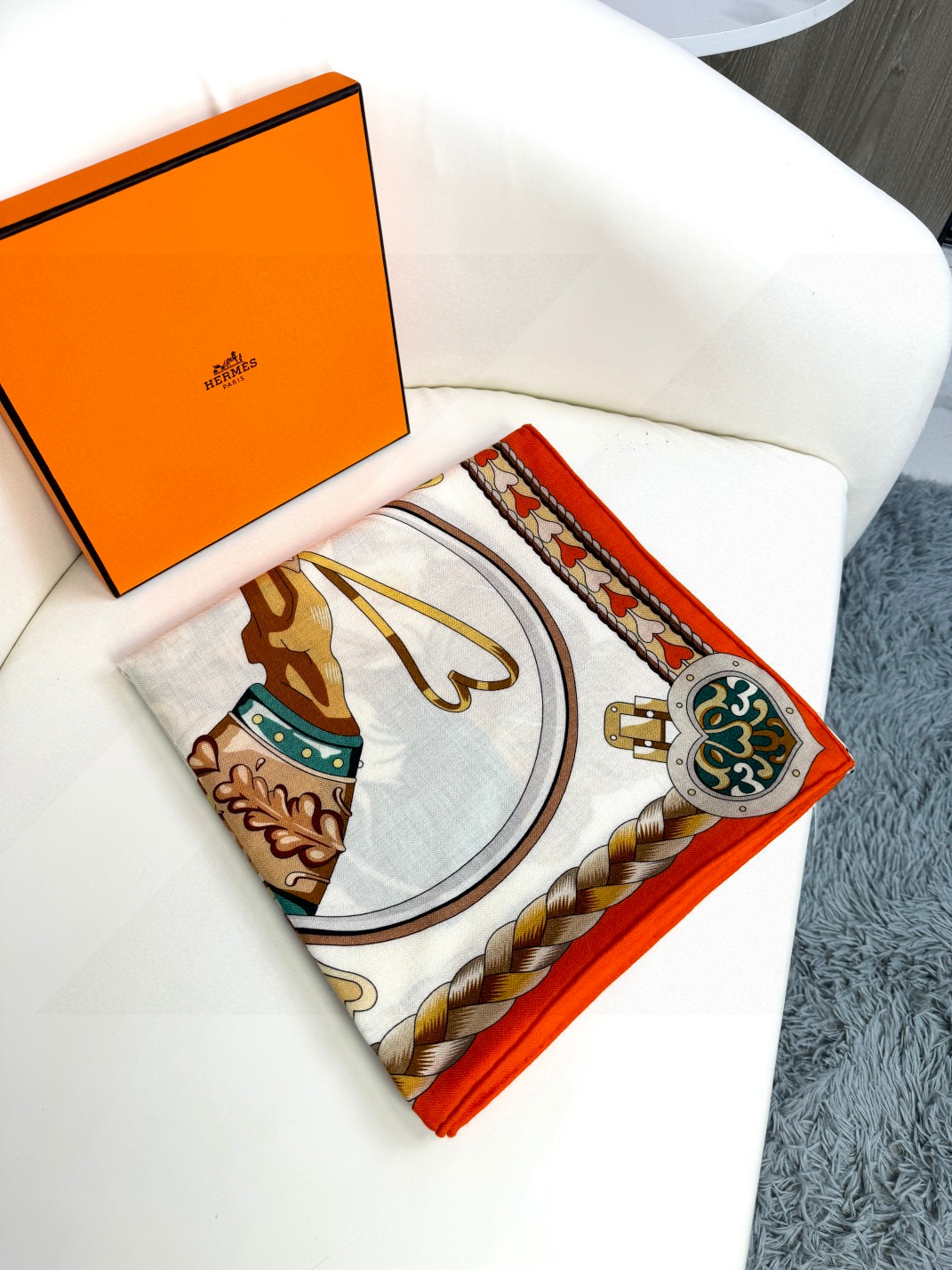   2024年专柜同步 Hermes【双面同色 顶级丝绒方巾140推荐💕顶级工艺超值‼️爱马仕专柜爆款🎁