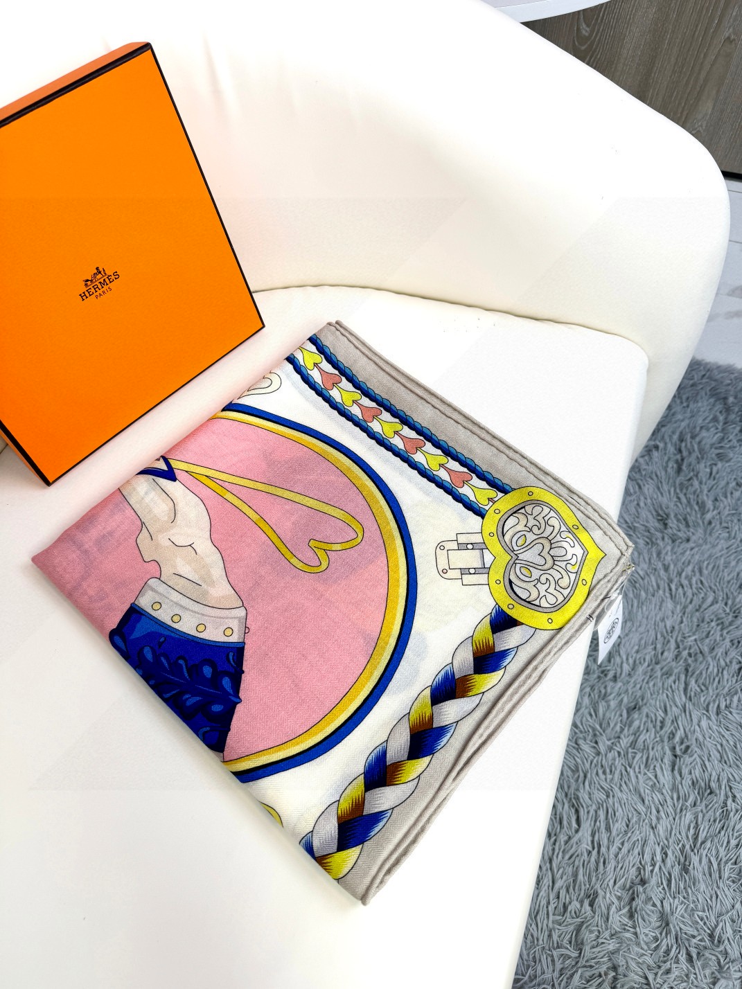   2024年专柜同步 Hermes【双面同色 顶级丝绒方巾140推荐💕顶级工艺超值‼️爱马仕专柜爆款🎁