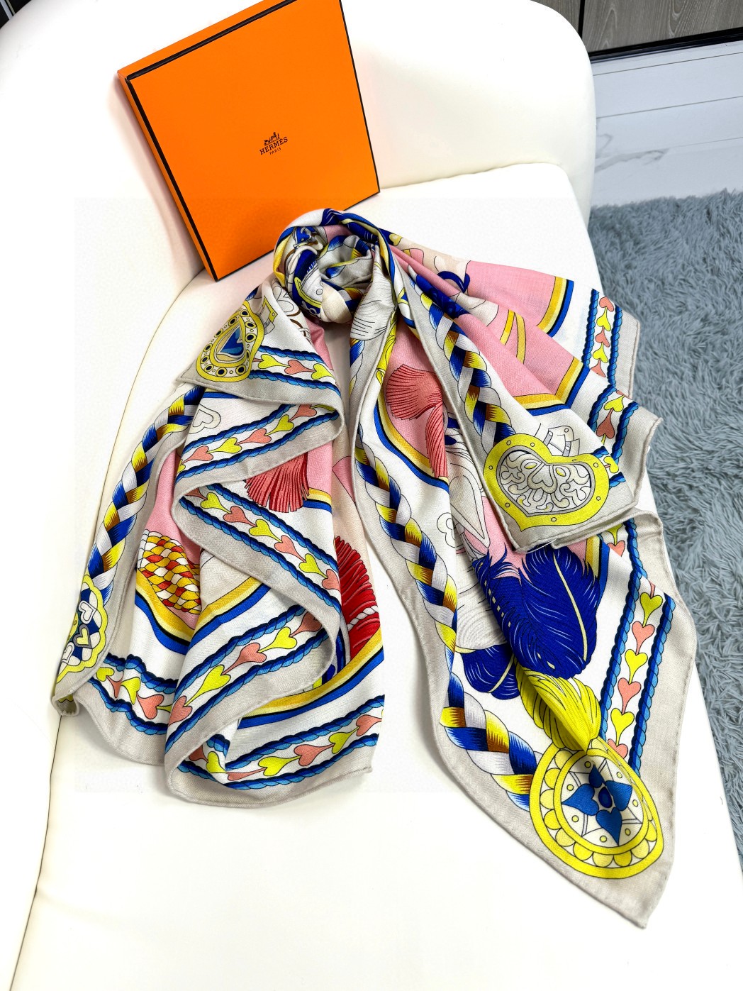   2024年专柜同步 Hermes【双面同色 顶级丝绒方巾140推荐💕顶级工艺超值‼️爱马仕专柜爆款🎁