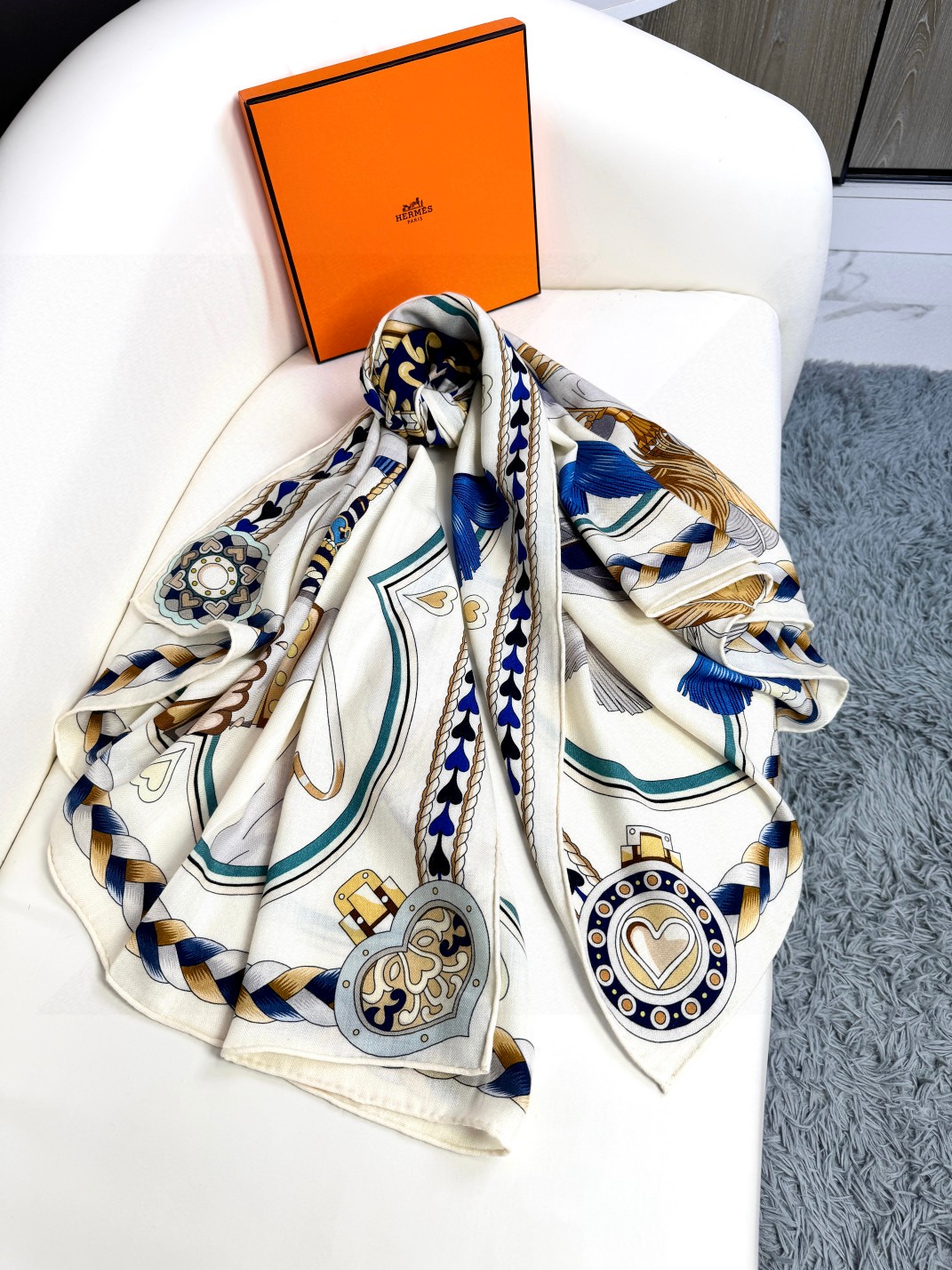  2024年专柜同步 Hermes【双面同色 顶级丝绒方巾140推荐💕顶级工艺超值‼️爱马仕专柜爆款🎁🎁