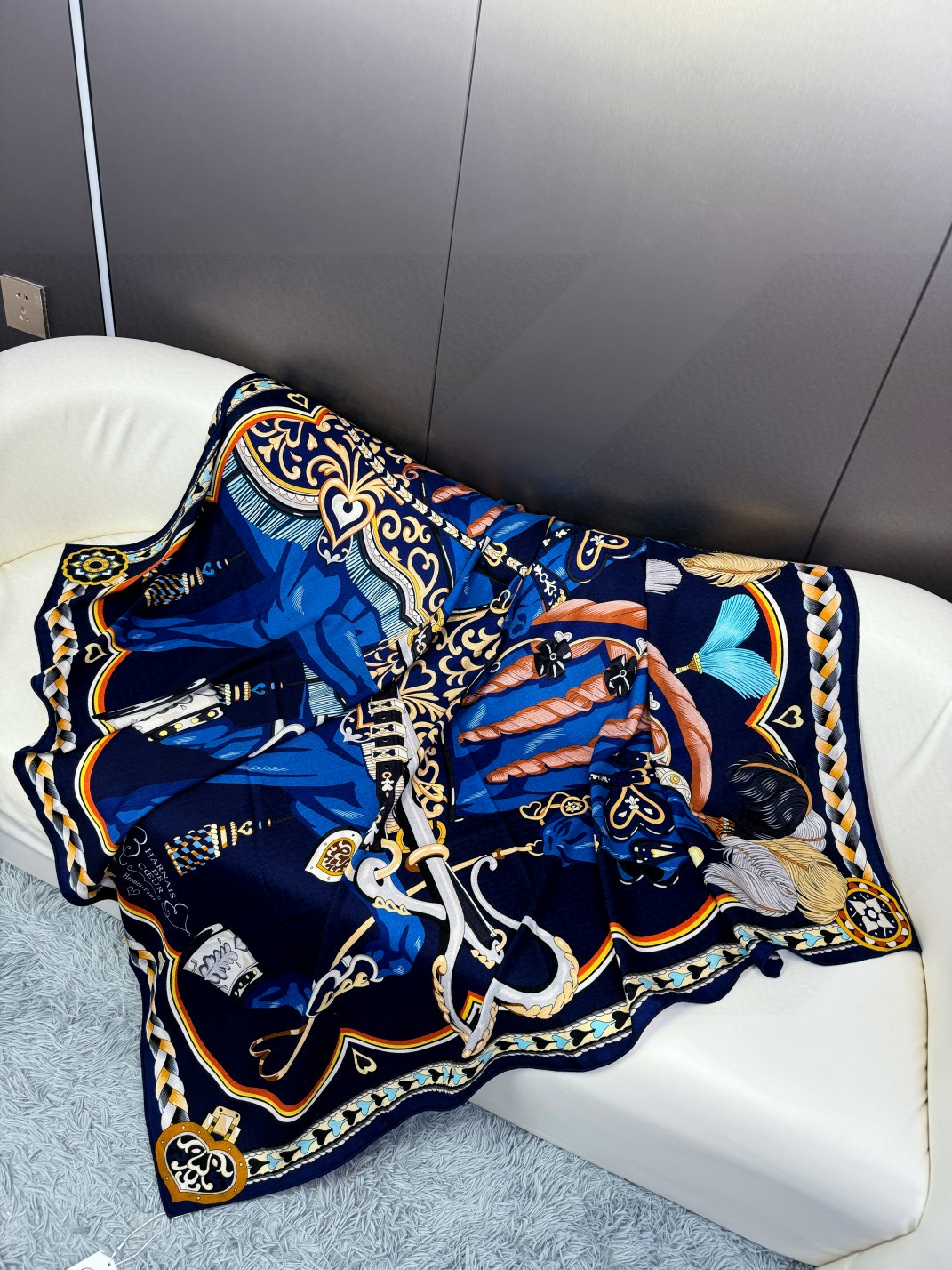   2024年专柜同步 Hermes【双面同色 顶级丝绒方巾140推荐💕顶级工艺超值‼️爱马仕专柜爆款🎁