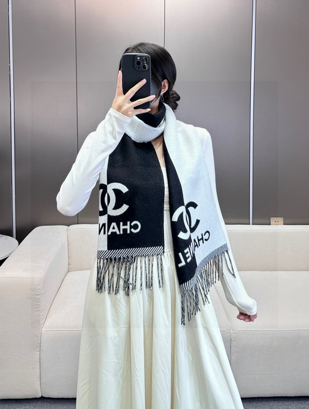 
𝐂𝐇𝐀𝐍𝐄𝐋新《双面拼色提花》裸粉色
Size：184x34cm (不含流苏)
目测是大爆款！双面异色