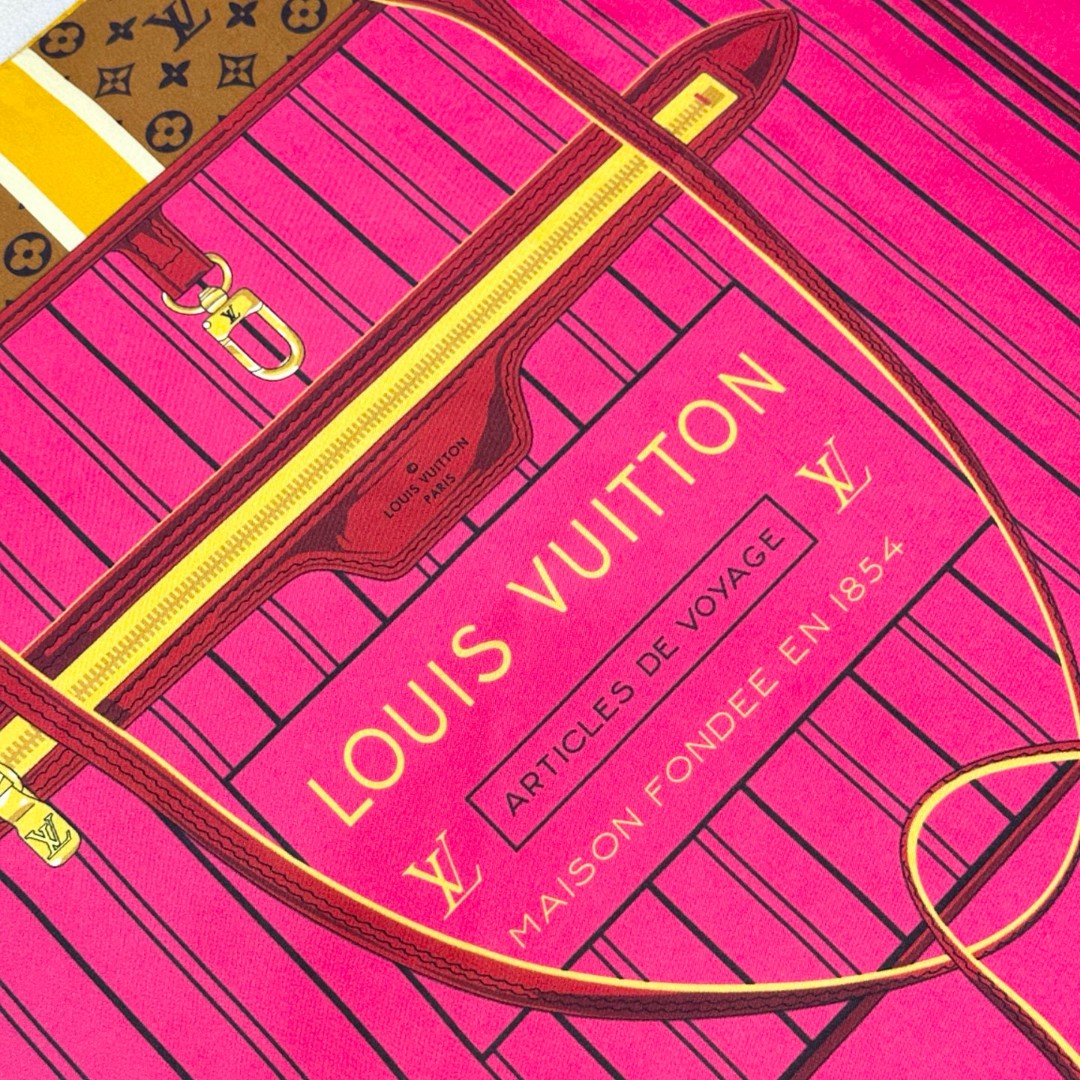 
Louis Vuitton 90 方巾
面料为最顶级16姆米桑蚕丝 手感柔软丝滑 绝对独一无二❗,金字