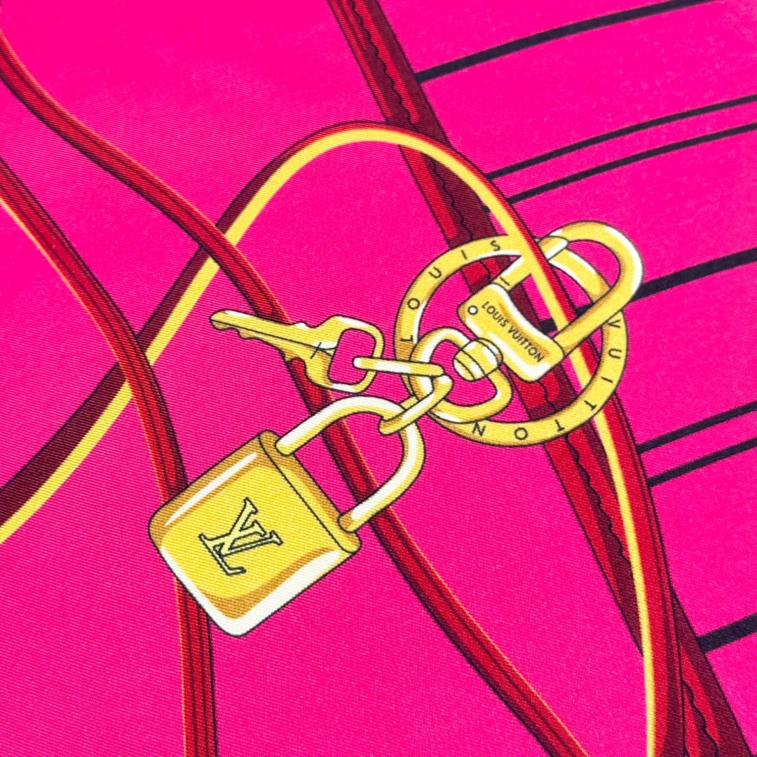 
Louis Vuitton 90 方巾
面料为最顶级16姆米桑蚕丝 手感柔软丝滑 绝对独一无二❗,金字