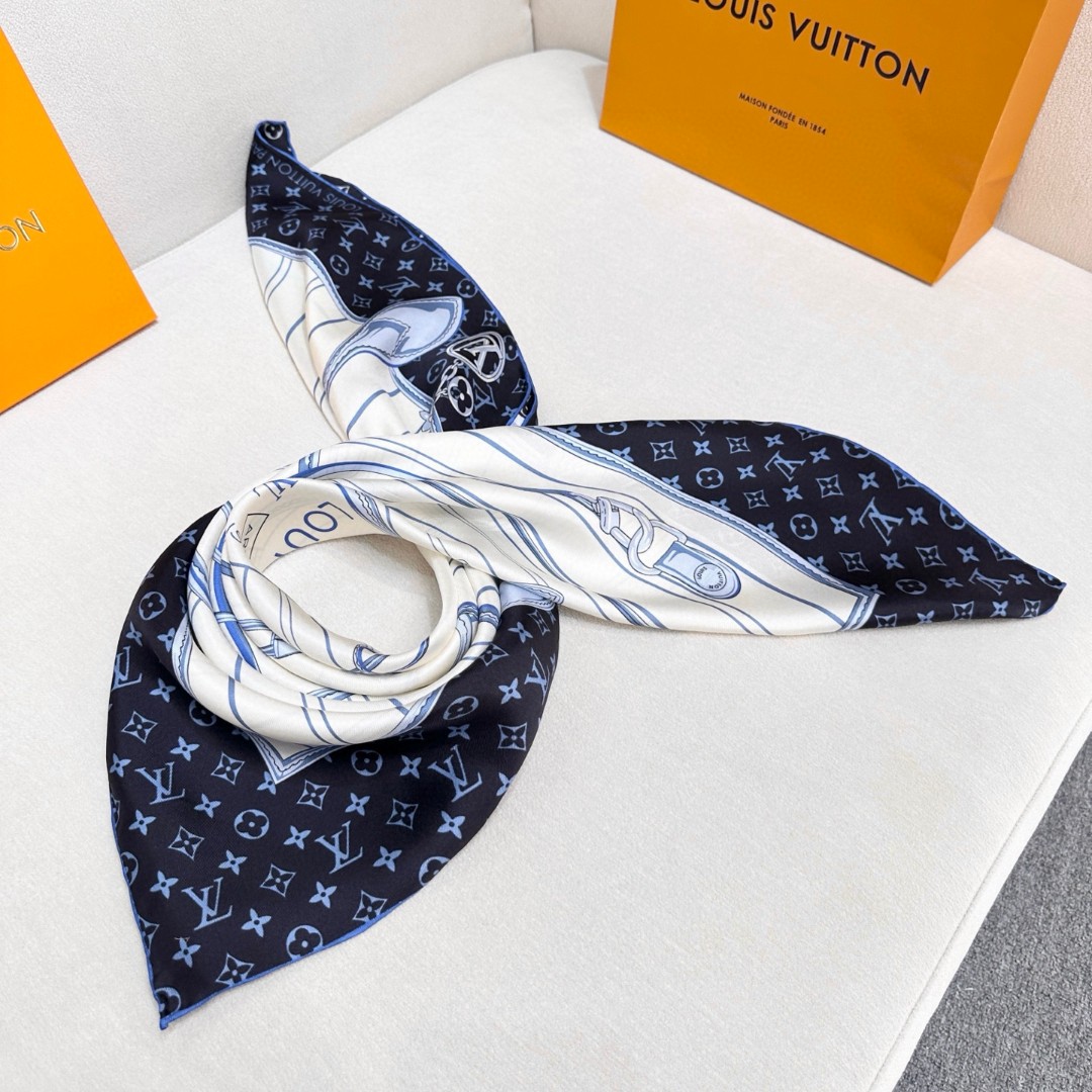 
Louis Vuitton 90 方巾
面料为最顶级16姆米桑蚕丝 手感柔软丝滑 绝对独一无二❗,金字