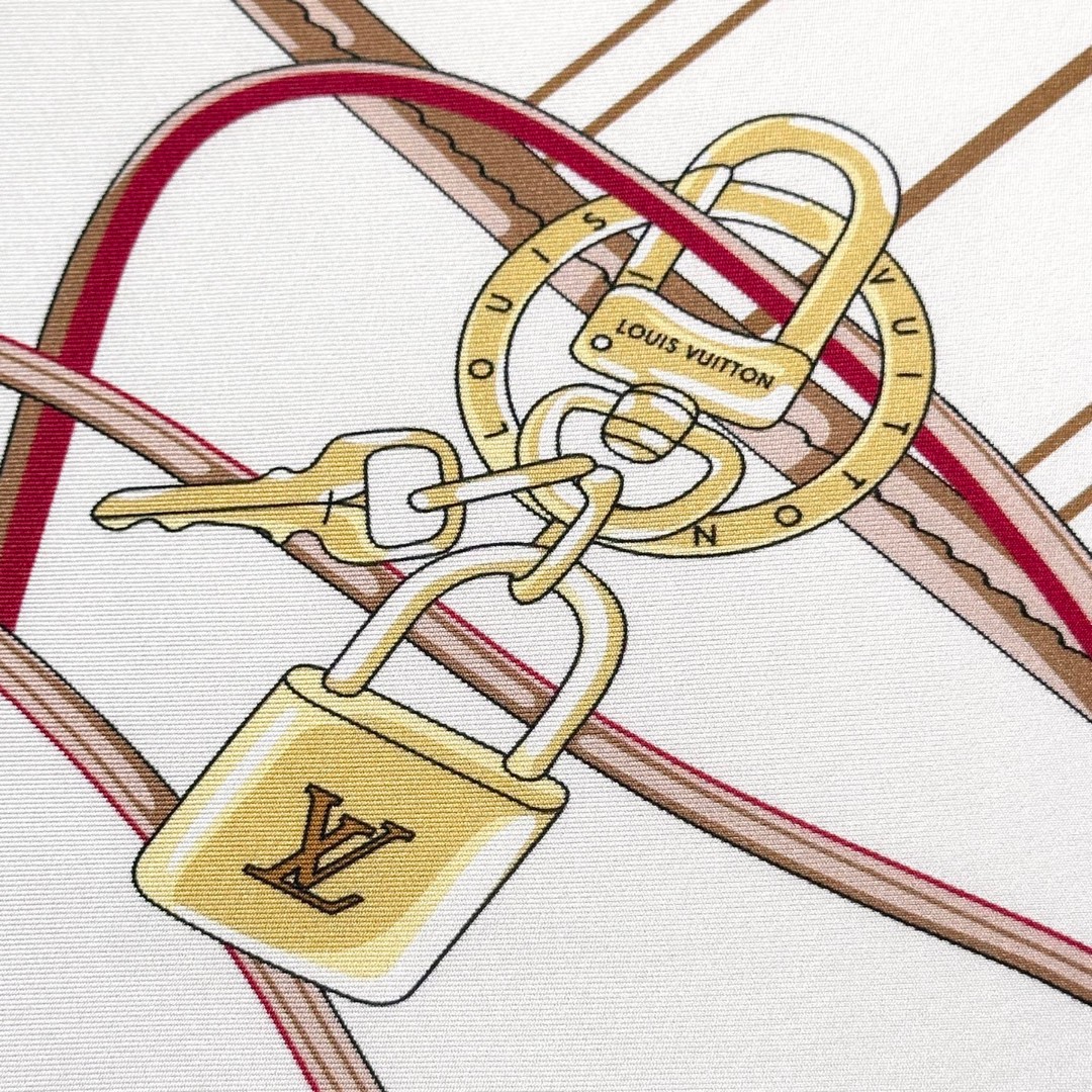 
Louis Vuitton 90 方巾
面料为最顶级16姆米桑蚕丝 手感柔软丝滑 绝对独一无二❗,金字