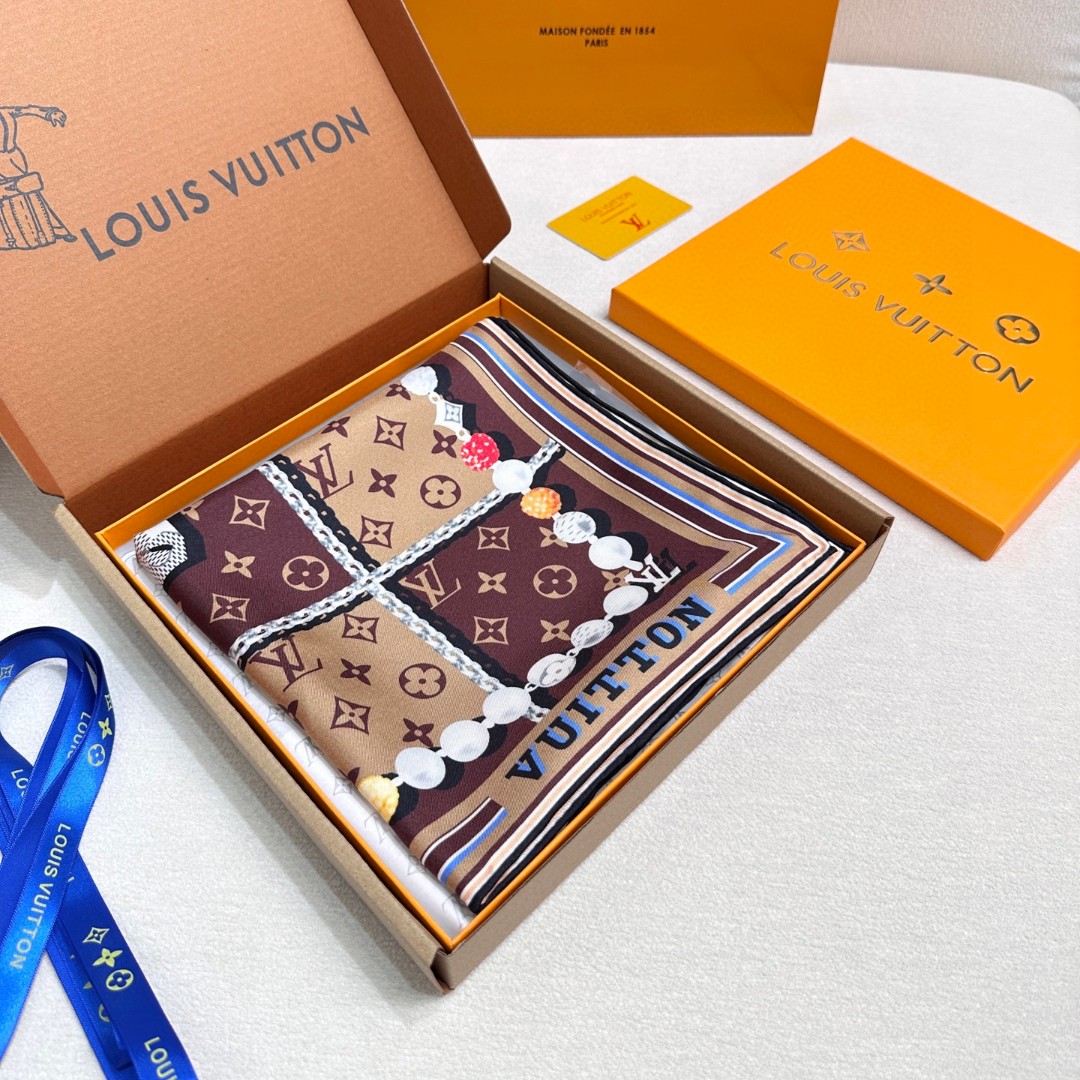   DANDY MONOGRAM 桑蚕丝方巾
【18mm顶级真丝双面同色丝巾】
Dandy Monogr