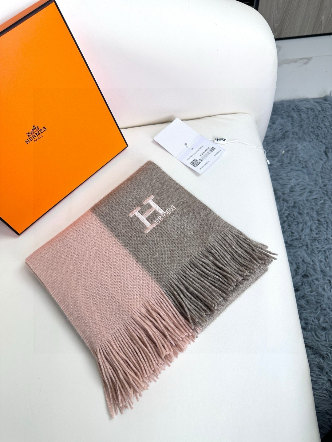 Hermes-inspired Unisex Cashmere Scarf - Classic Design, Timeless Style 4 a1749822214036 2851