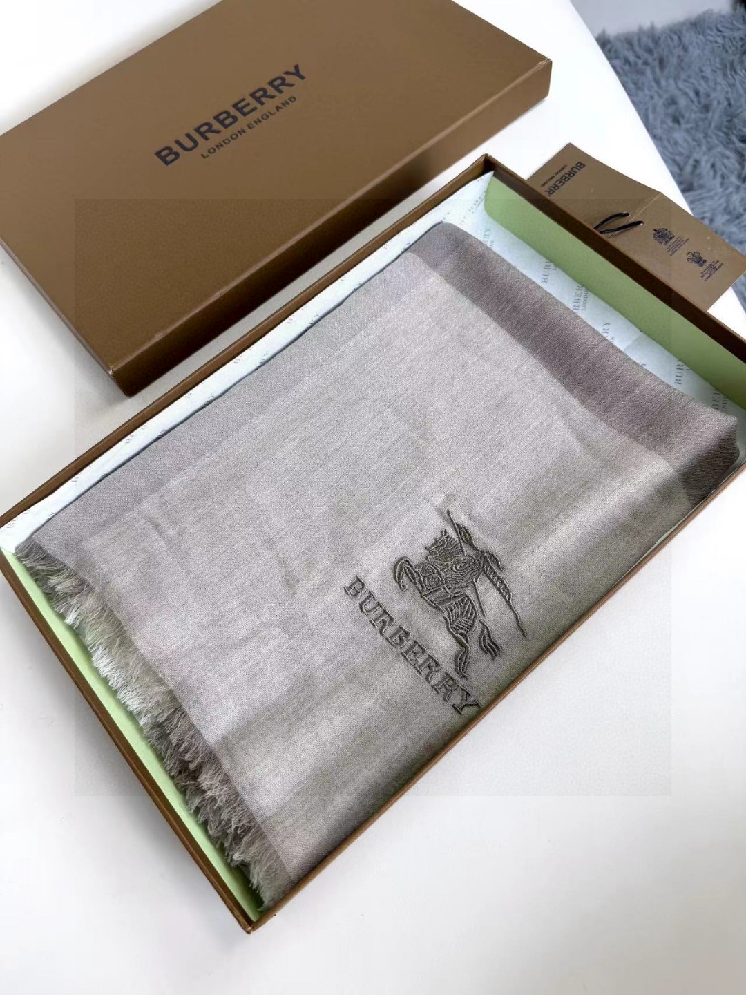 上新！2023年巴宝莉正装系列货 专供旗舰店的viP 💍💍💍顶级苏格兰进口山羊绒  🎆无比的高贵优雅 知