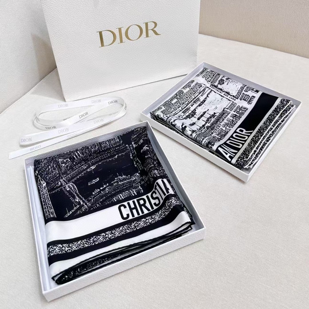   DIOR 印花方巾
90 厘米白色和黑色桑蚕丝斜纹面料 Plan de Paris 图案印花
这款方