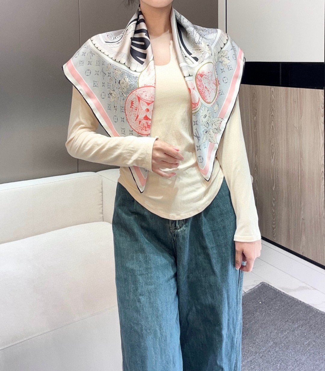 𝐋𝐨𝐮𝐢𝐬 𝐕𝐮𝐢𝐭𝐭𝐨𝐧 • 𝟐𝟓ꫛꫀꪝ《复古海报》Size：90x90cm 100%斜纹真丝 18m