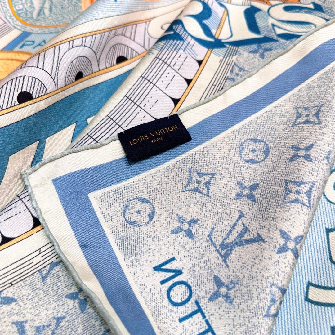   𝐋𝐨𝐮𝐢𝐬 𝐕𝐮𝐢𝐭𝐭𝐨𝐧 • 𝟐𝟓ꫛꫀꪝ《复古海报》
Size：90x90cm 100%斜纹真丝 