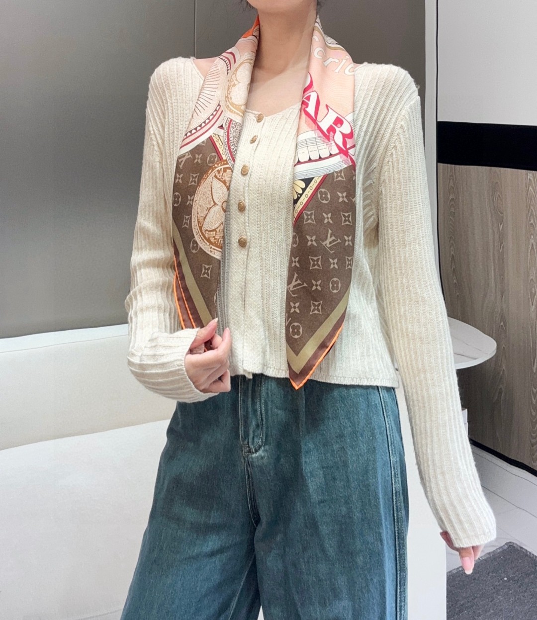 𝐋𝐨𝐮𝐢𝐬 𝐕𝐮𝐢𝐭𝐭𝐨𝐧 • 𝟐𝟓ꫛꫀꪝ《复古海报》Size：90x90cm 100%斜纹真丝 18m