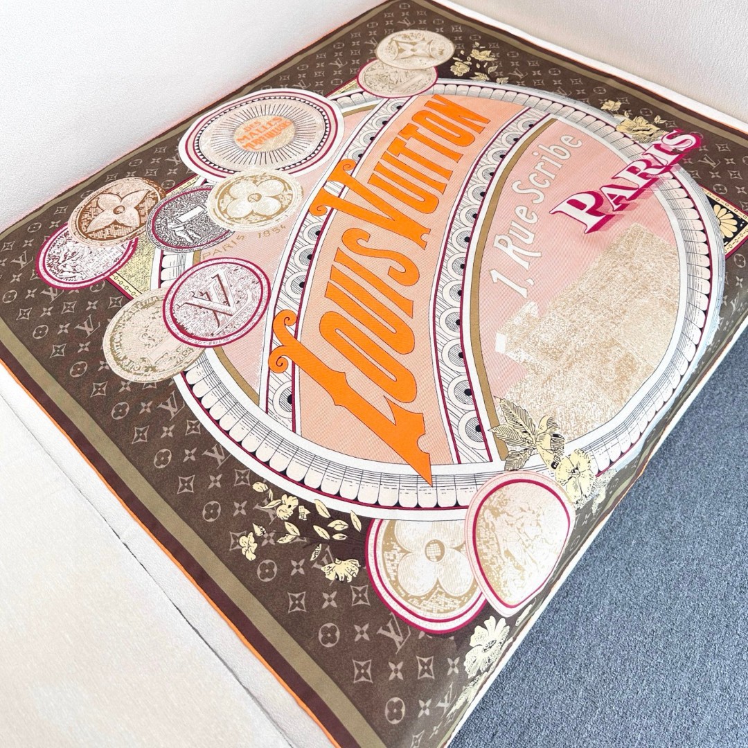 𝐋𝐨𝐮𝐢𝐬 𝐕𝐮𝐢𝐭𝐭𝐨𝐧 • 𝟐𝟓ꫛꫀꪝ《复古海报》Size：90x90cm 100%斜纹真丝 18m