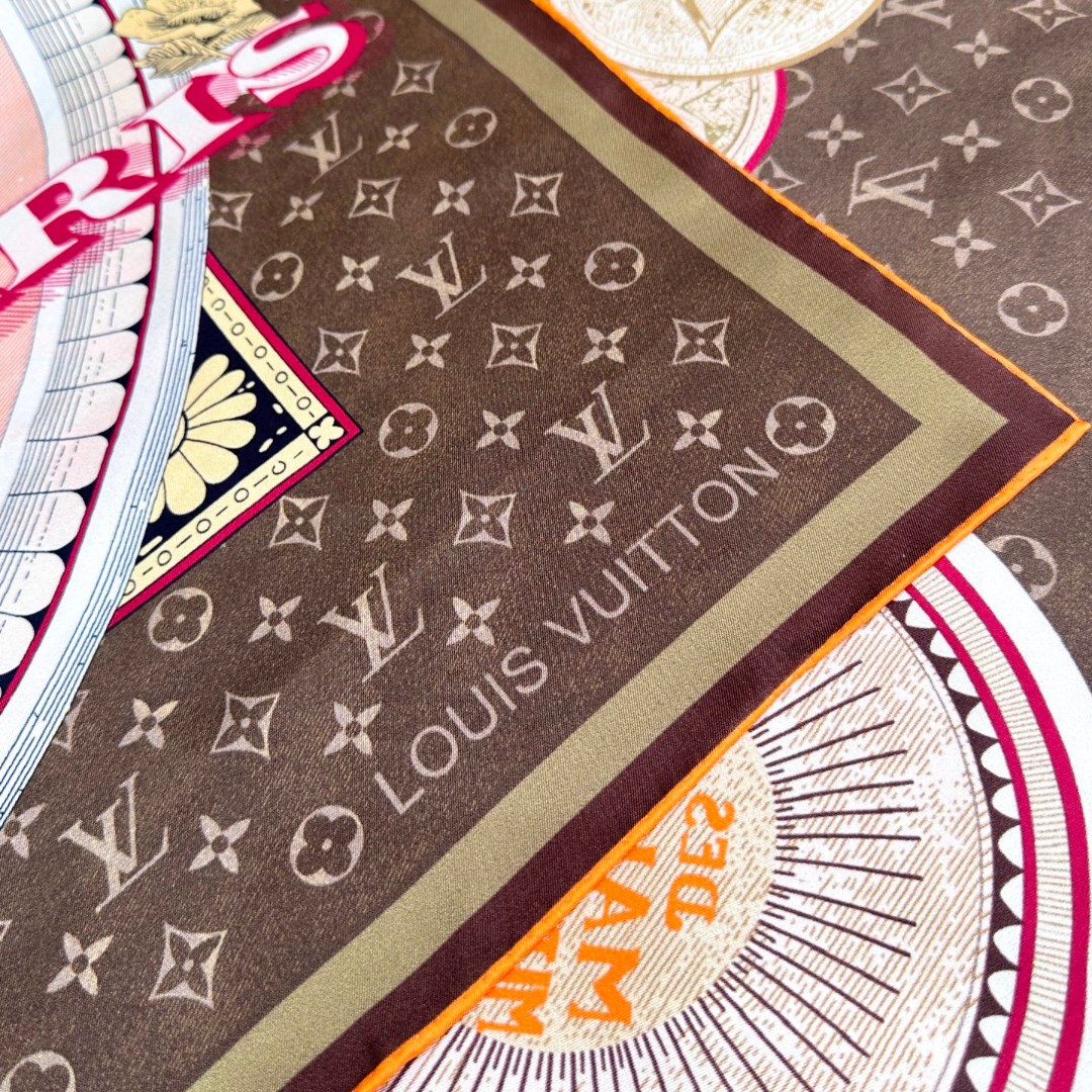 𝐋𝐨𝐮𝐢𝐬 𝐕𝐮𝐢𝐭𝐭𝐨𝐧 • 𝟐𝟓ꫛꫀꪝ《复古海报》Size：90x90cm 100%斜纹真丝 18m