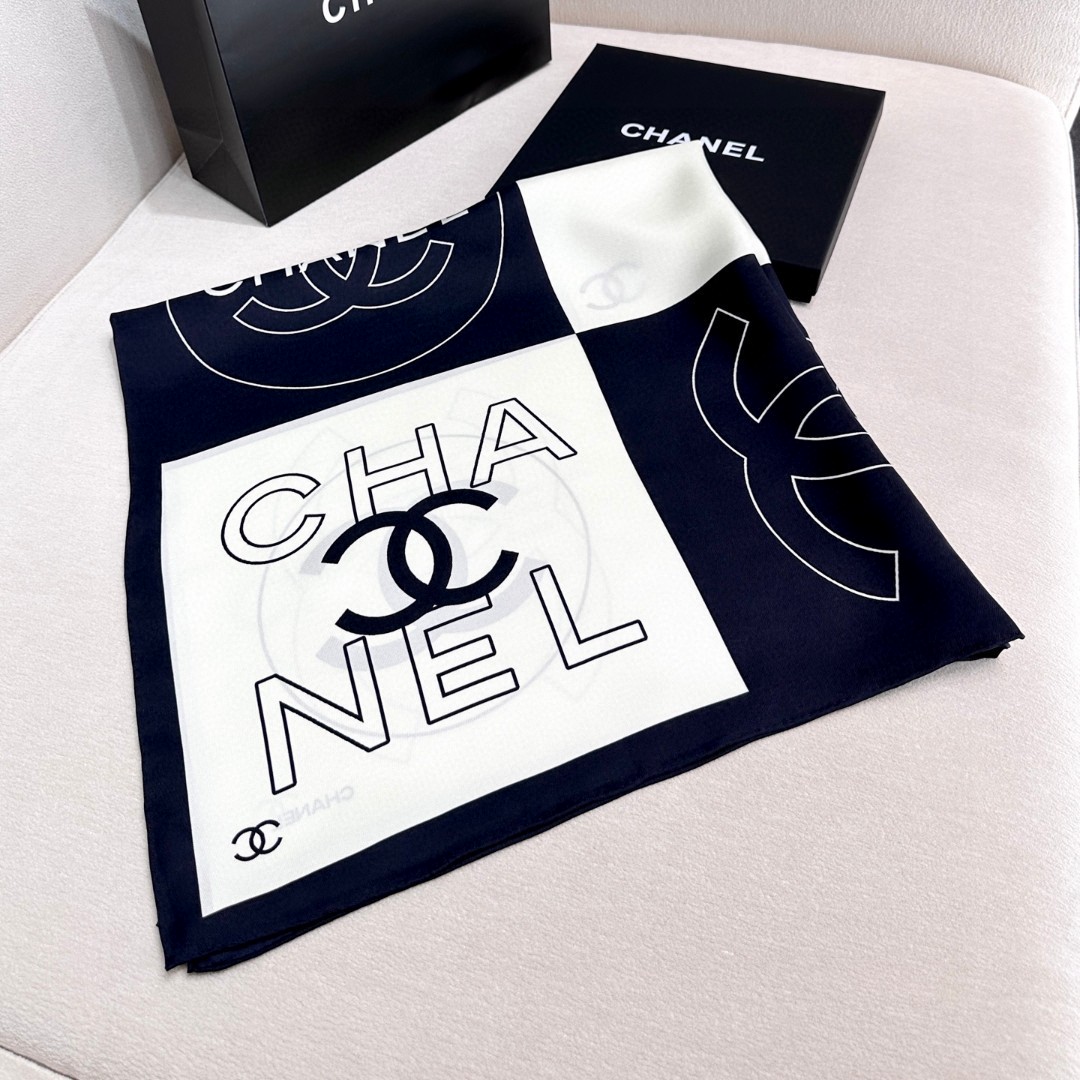  Chanel 25s上新💘💘💘
【18mm顶级真丝双面同色90方巾】
25s春夏方巾设计真的好有突破