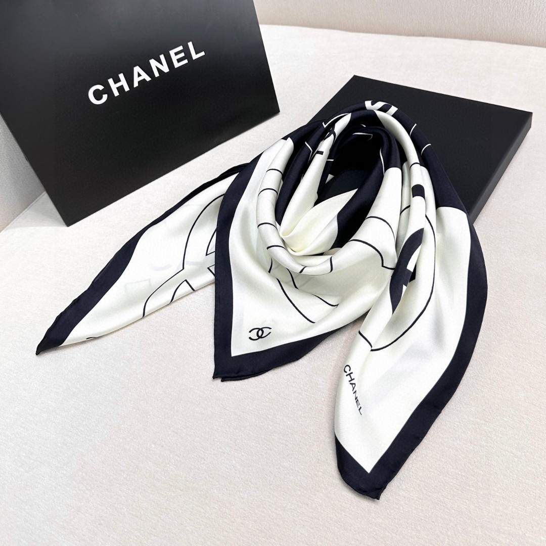   Chanel 25s上新💘💘💘
【18mm顶级真丝双面同色90方巾】
25s春夏方巾设计真的好有突破