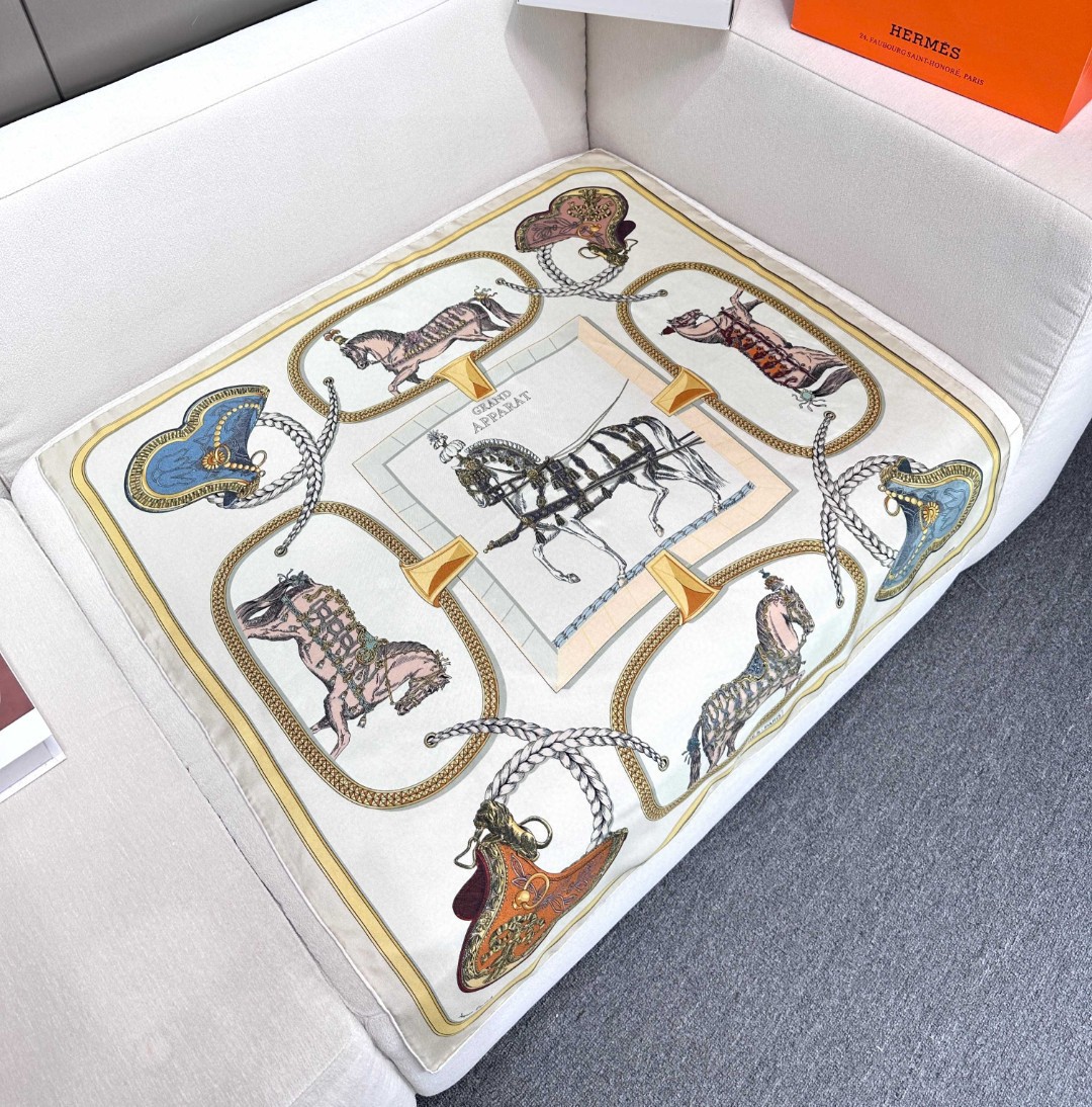  Hermes VIP限定款～～
超级好看的配色
米金色系一直以来都是高贵的感觉
搭配爱马仕经典图案系列