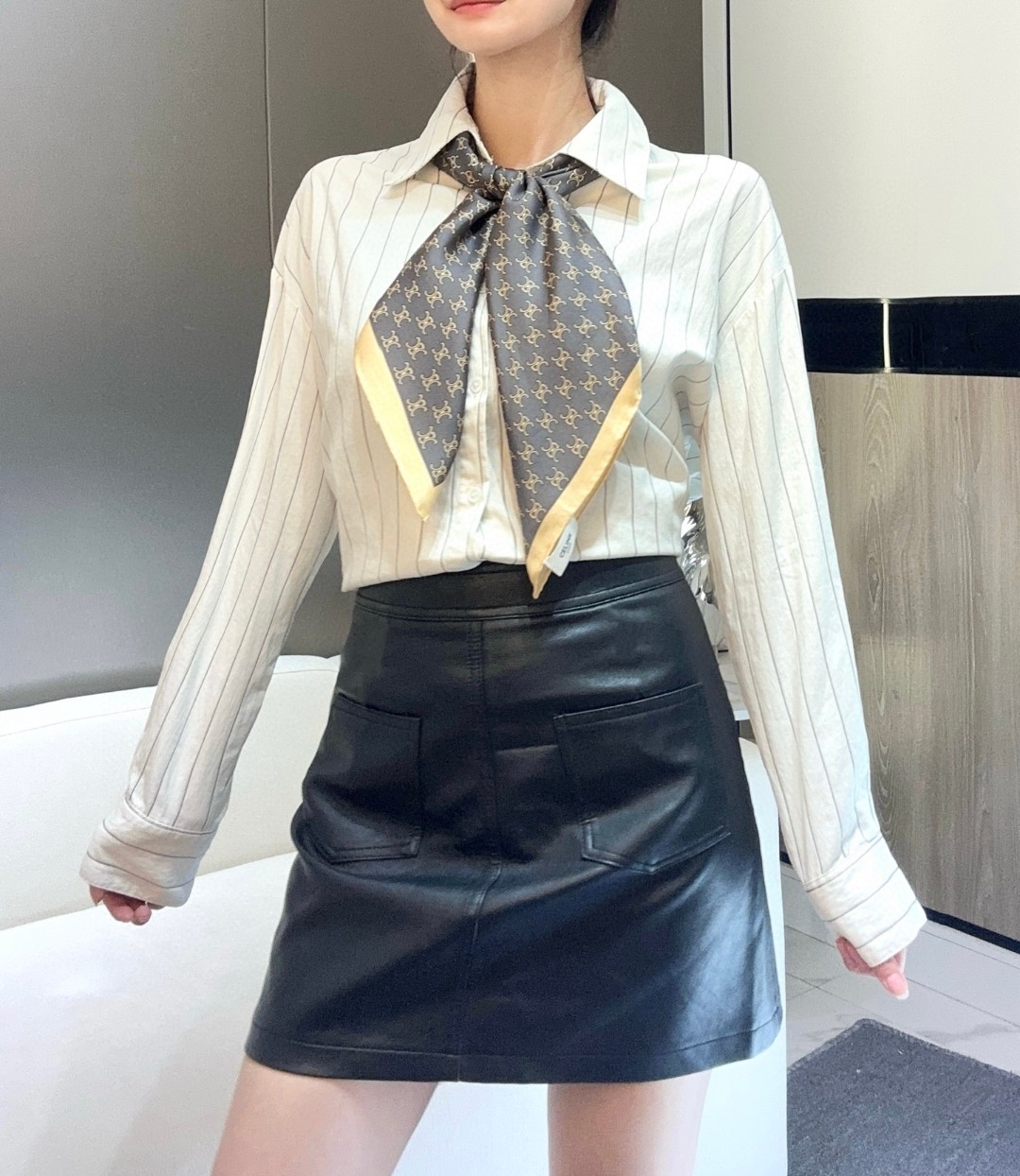   【▪真丝上新🆕……️ 惊艳！😘。披着围着都美的~让人过目不忘！！】Celine这款出来的效果真的，一