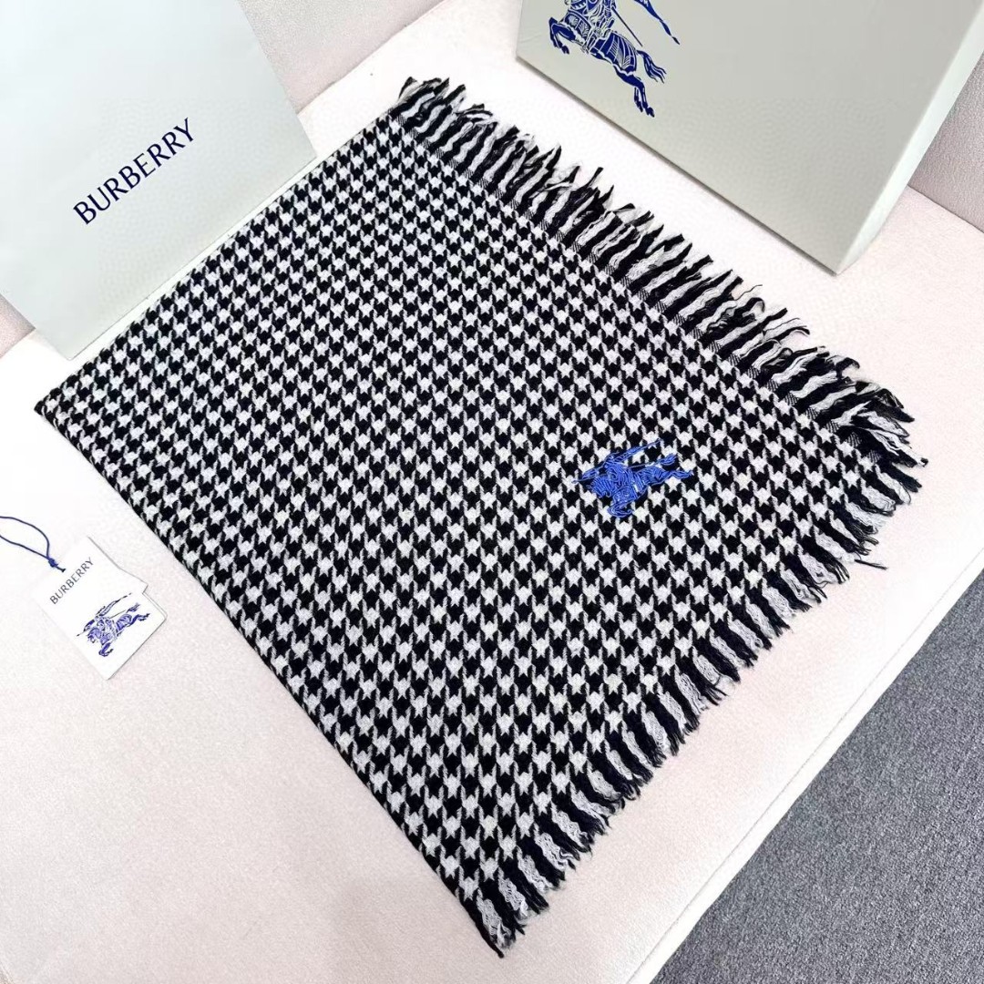   🎁⚡bling bling 巴宝莉中性款【B骑士千鸟格长巾】这才是硬货，殿堂级御用推荐！高出镜率单品