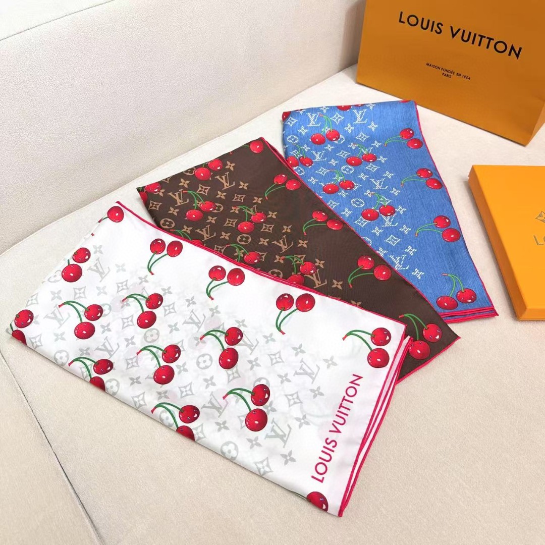     欧阳娜娜同款，专柜一条难求😂极致双面印花！
LV x TM Monogram Cerise 桑蚕