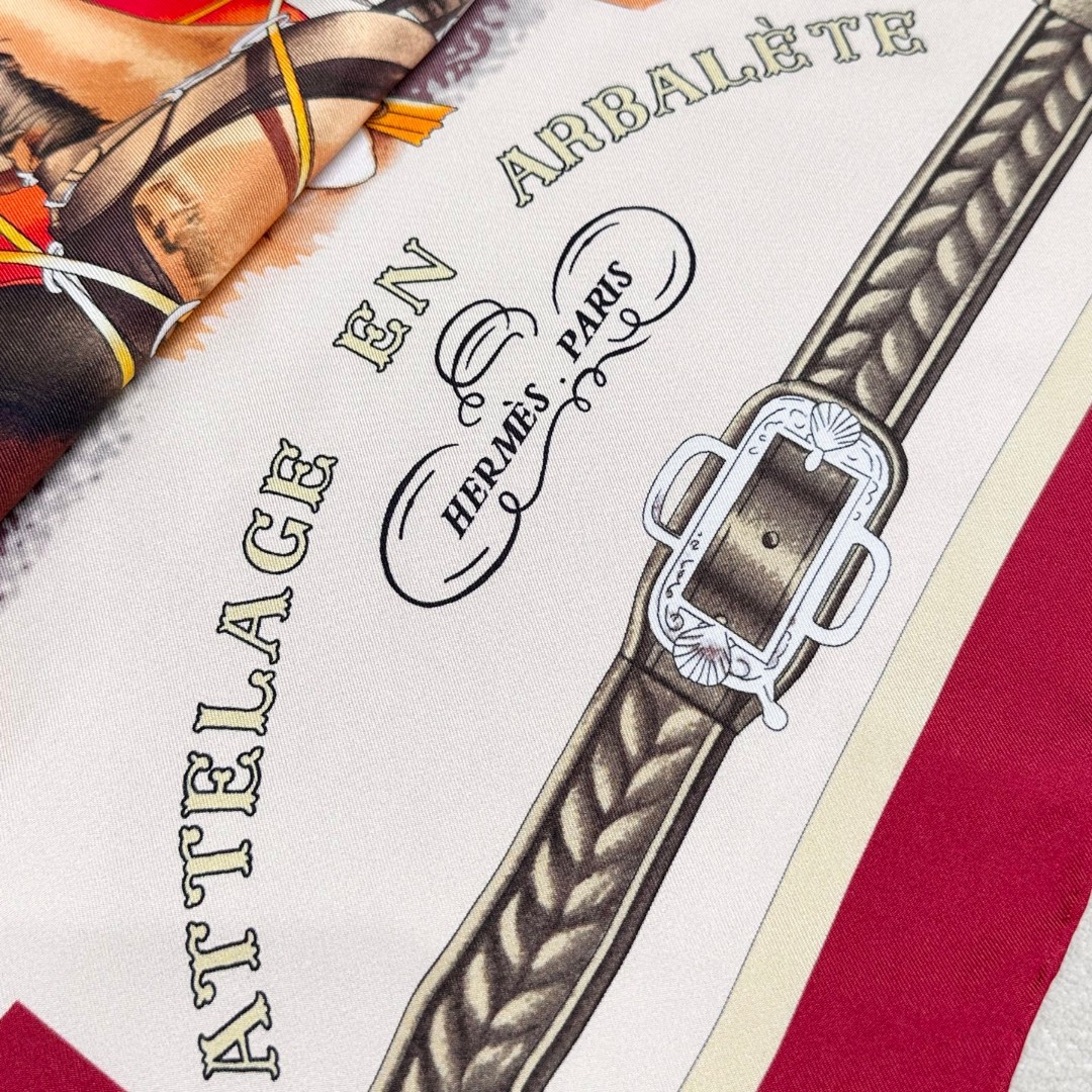  “弩式牵引马具”90典藏方巾
【18mm顶级真丝双面同色印花】手工卷边斜纹真丝方巾（100%桑蚕丝）。