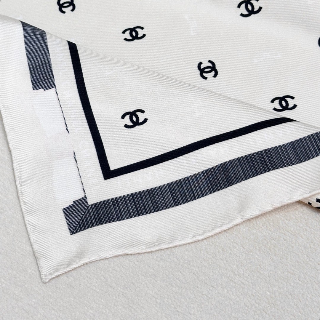 
𝐂𝐡𝐚𝐧𝐞𝐥 • 25𝑷《蝴蝶结方巾》黑粉色 𝐆𝐃同款😍
Size：90x90cm 100%真丝 18