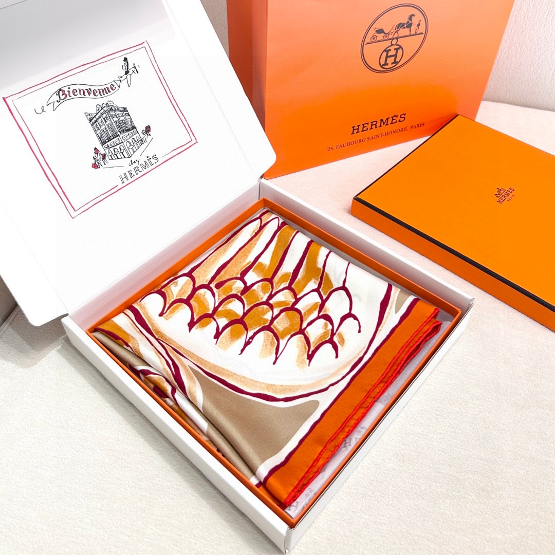 。自由飞马”18mm顶级真丝双面同色90方巾～Hermes 手工卷边斜纹真丝方巾（100%桑蚕丝）。这款