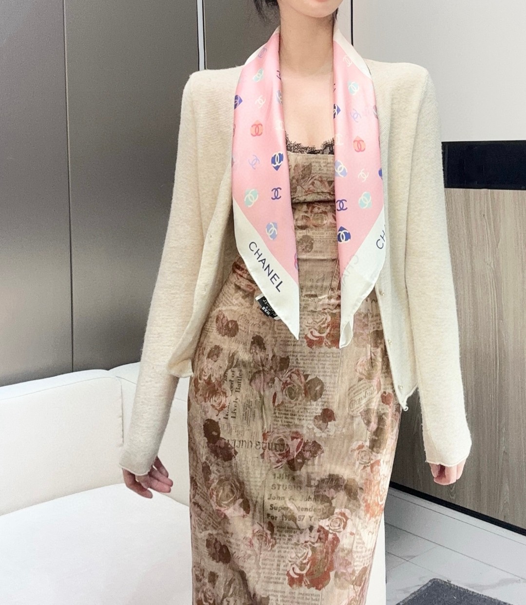  ✨✨CHAMEL【小香蝴蝶结90】真丝方巾‼️抢‼️VIP推荐  ‼️👍下手一定要快【高端  大爱❤️