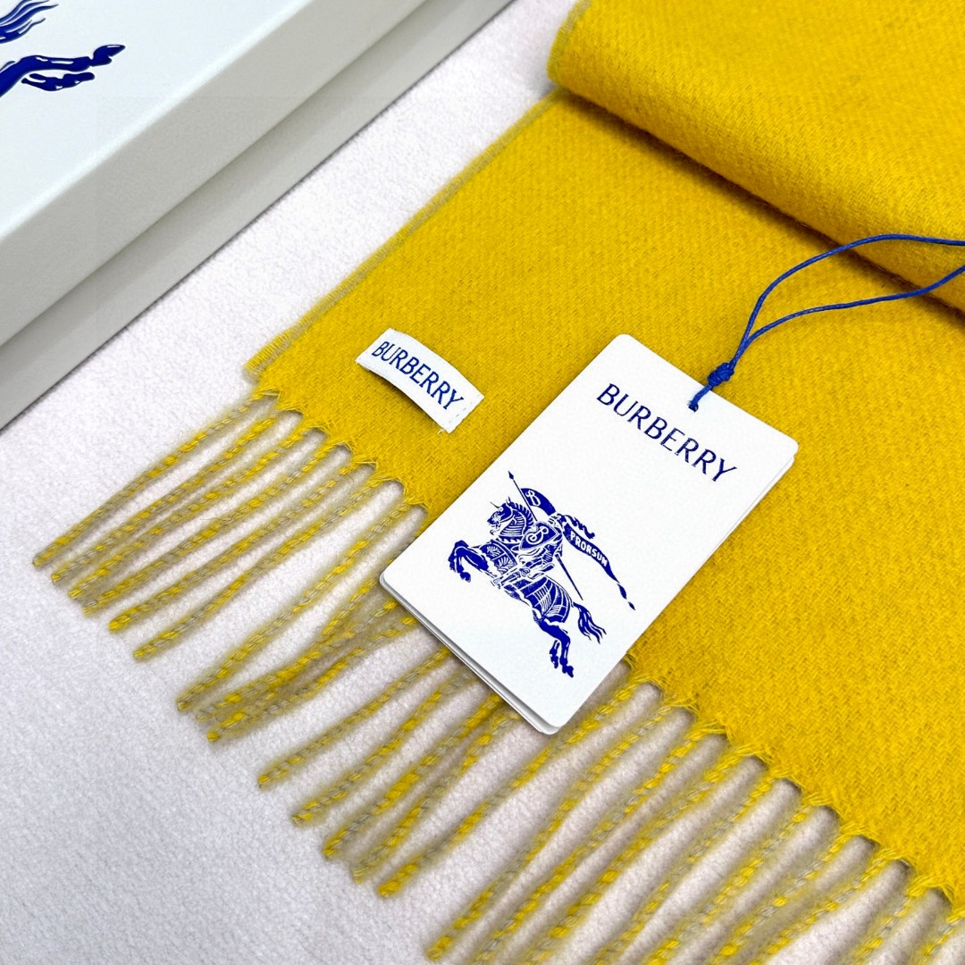  🆕𝐁𝐔𝐑𝐁𝐄𝐑𝐑𝐘 • 【双面素色刺绣长巾】官网同步上新❗️
Size：168x30cm 100%绵羊