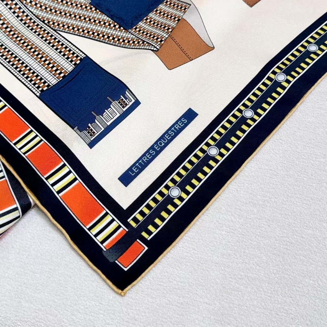  “马术密匙”90方巾-24早春新品～hermes～
手工卷边斜纹真丝方巾（100%桑蚕丝）。
这款爱马