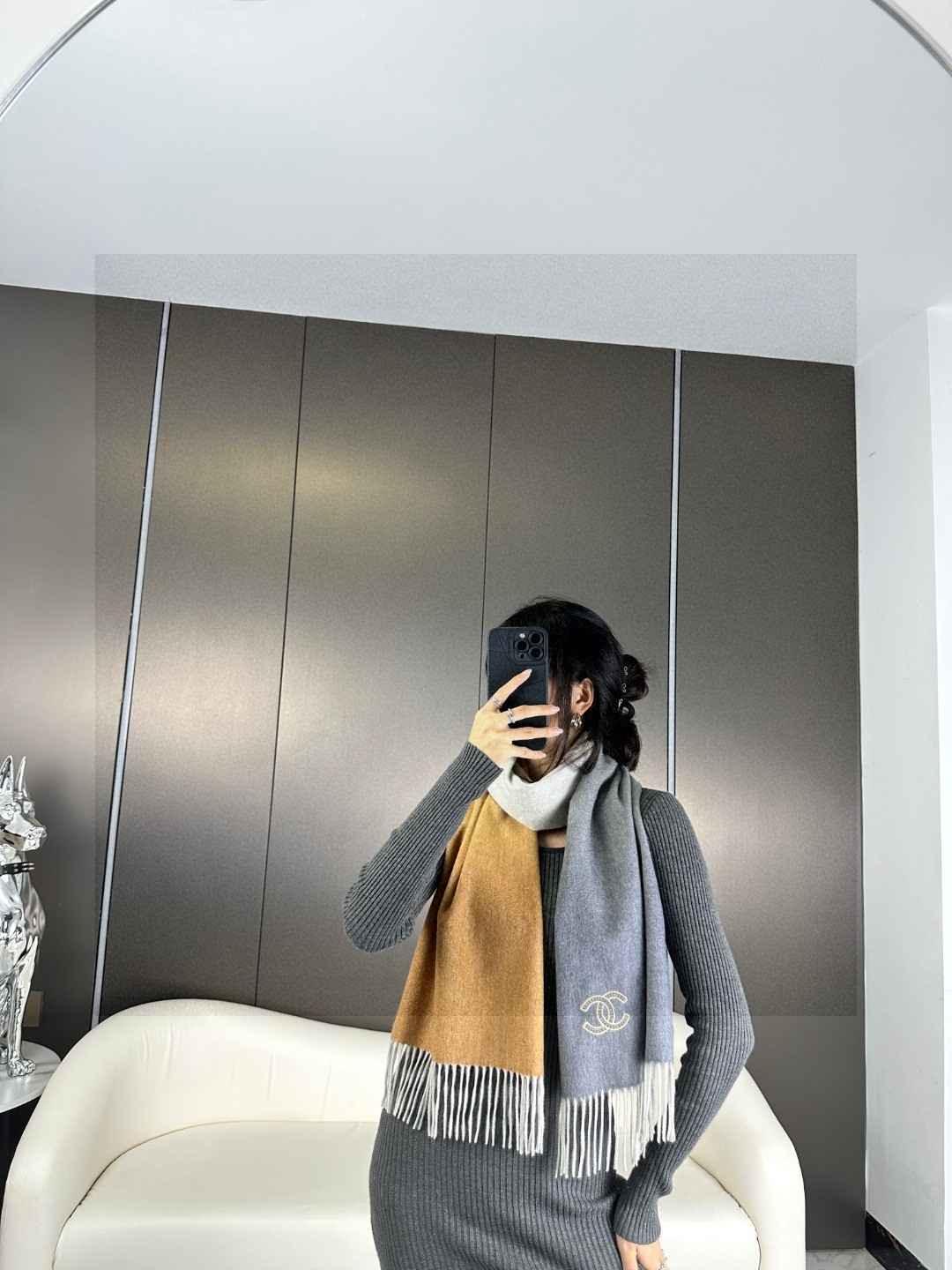  香奈儿2023渐变色👍巴黎时装展商务男士女士通用双面羊绒披肩。代工厂臻选上乘的超细羊绒纤维 进行纯手工