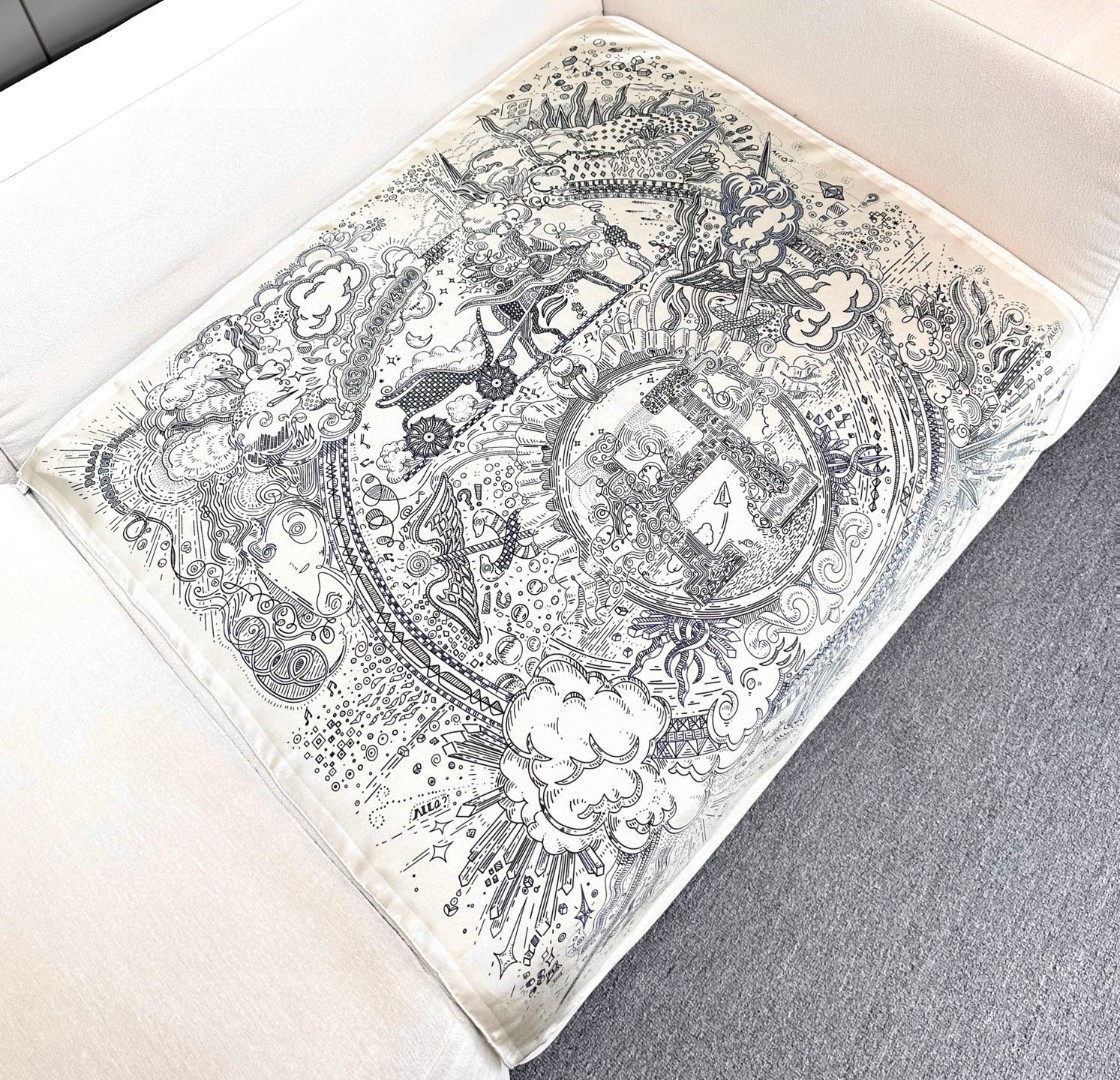  “正在接通中”90方巾
【16mm顶级真丝单面面同色印花】
手工卷边斜纹真丝方巾（100%桑蚕丝）。
