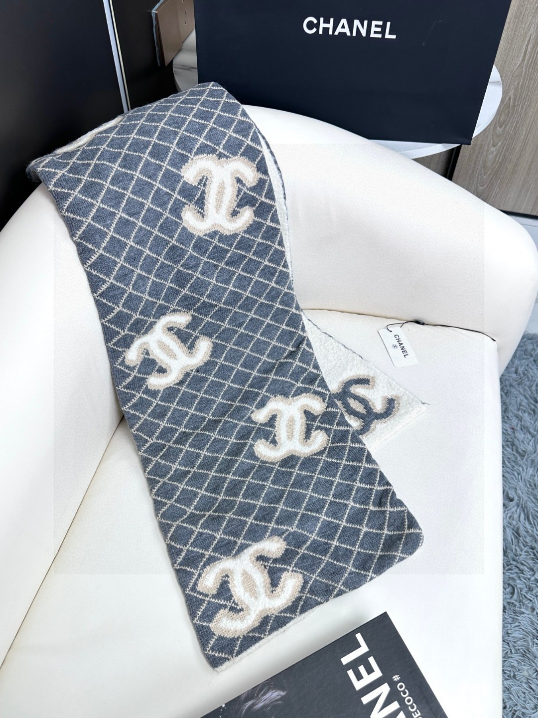 。高版本 对版颜色 黑长卡其灰来咯🥰🥰看细节颜色
一看到达人在晒这条24年秋冬最新款Chanel 就马上