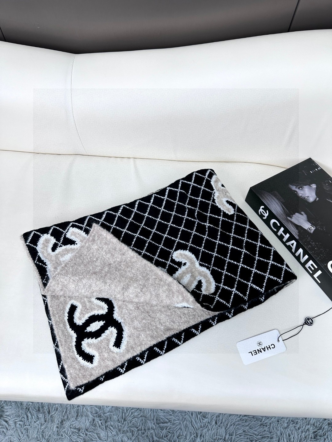 。高版本 对版颜色 黑长卡其灰来咯🥰🥰看细节颜色
一看到达人在晒这条24年秋冬最新款Chanel 就马上