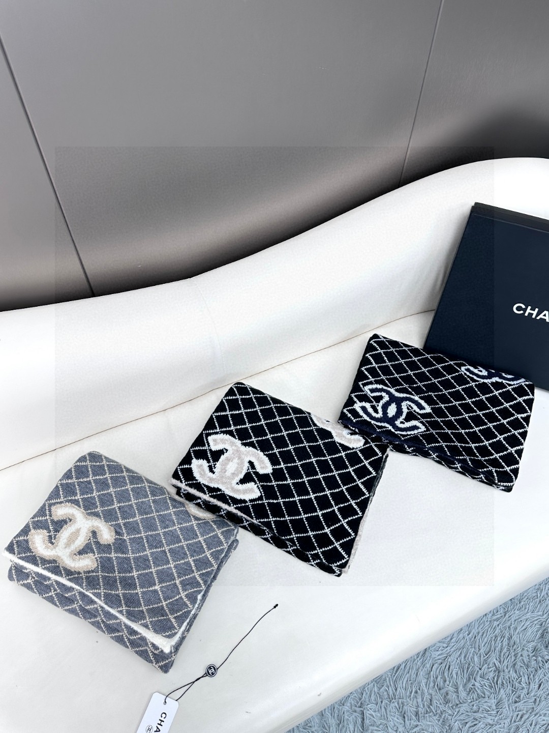 。高版本 对版颜色 黑长卡其灰来咯🥰🥰看细节颜色
一看到达人在晒这条24年秋冬最新款Chanel 就马上