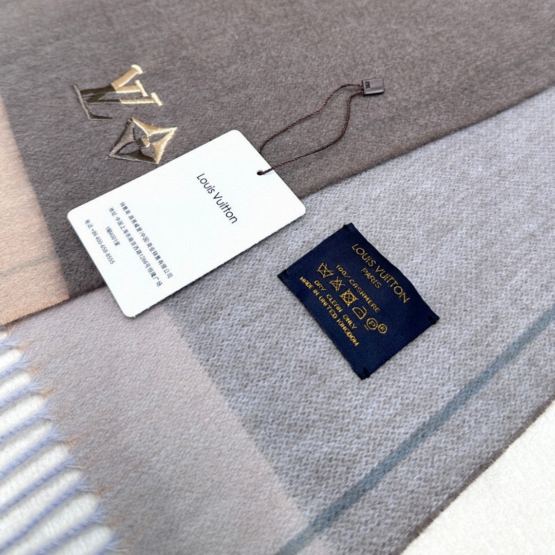   怒赞自留，难得的高端女款‼️家属福利‼️LV非常正的男女围巾~面料大爱，非常柔软细腻舒服，‼️大气简